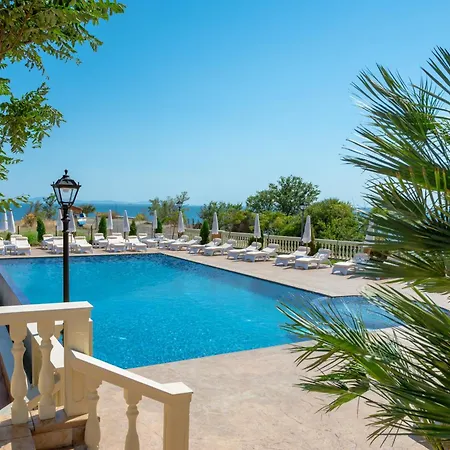 Santa Maria Luxury Suits Равда